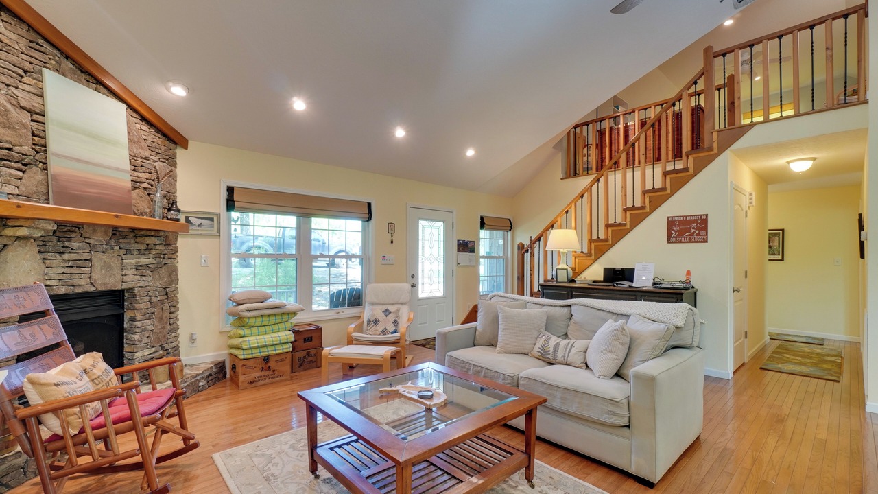Photo of Livingroom in Byrdstown