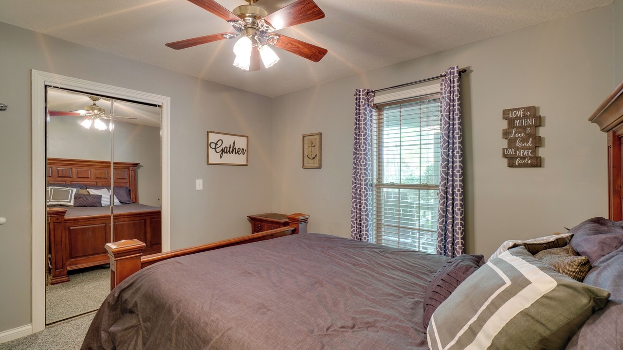 Photo of Bedroom in Byrdstown