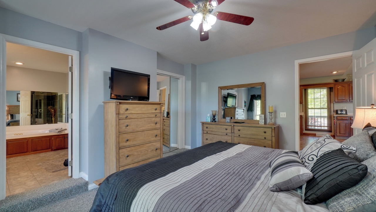 Photo of Bedroom in Byrdstown