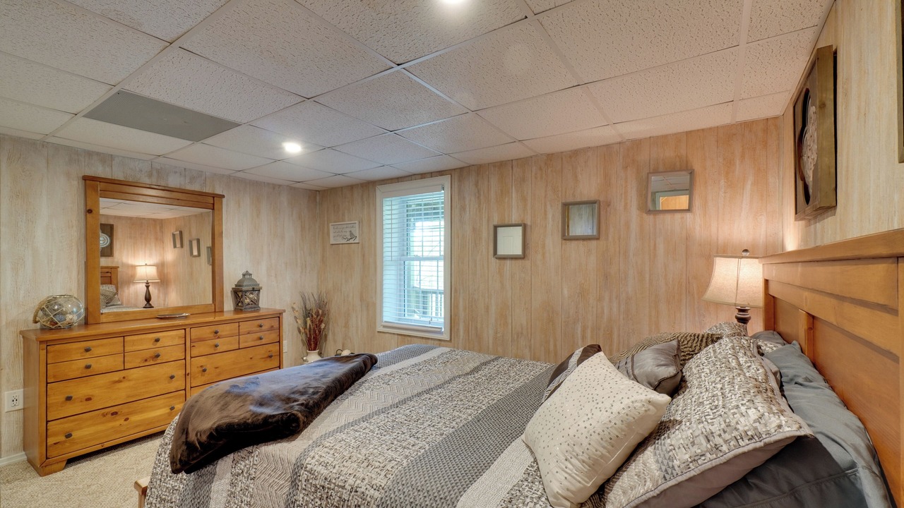Photo of Bedroom in Byrdstown
