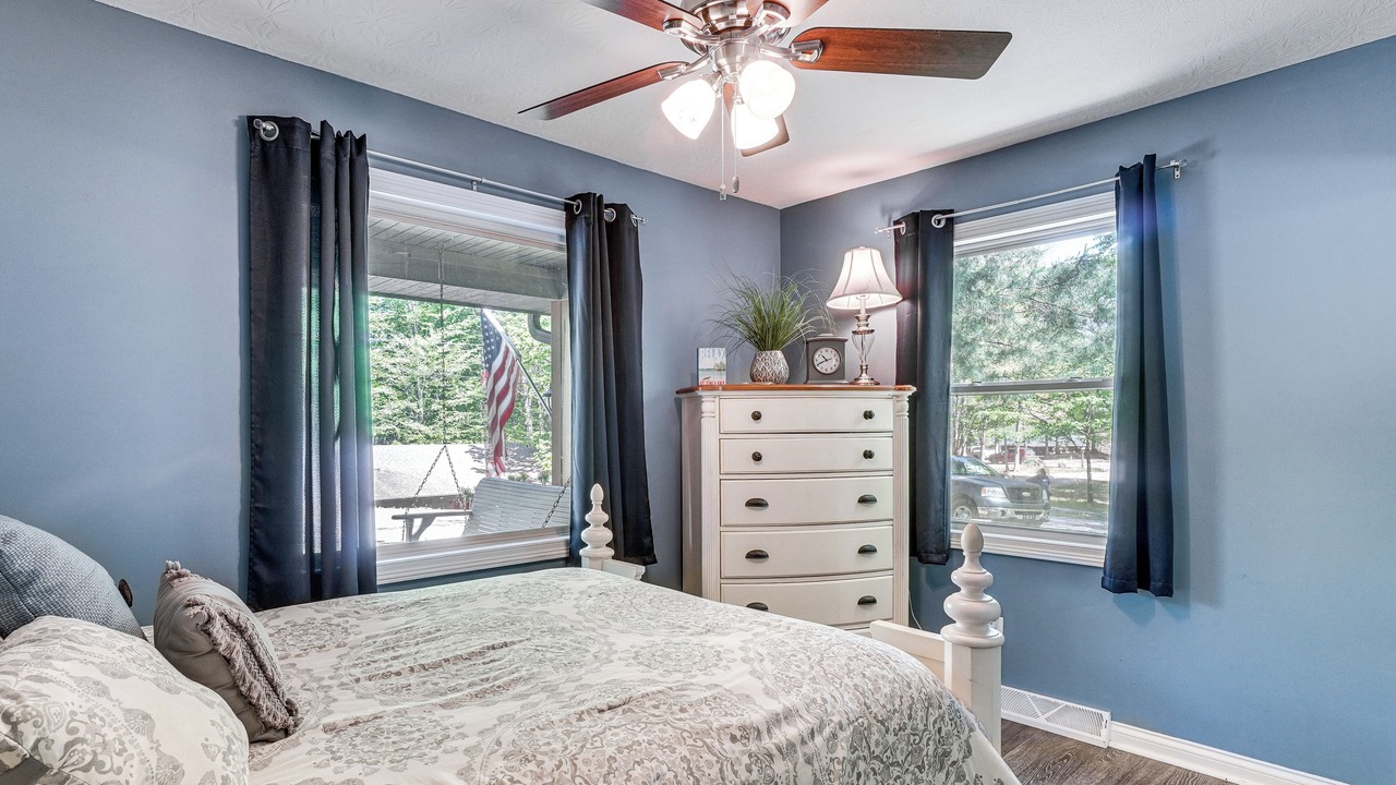 Photo of Bedroom in Byrdstown