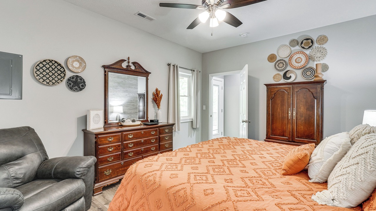 Photo of Bedroom in Byrdstown