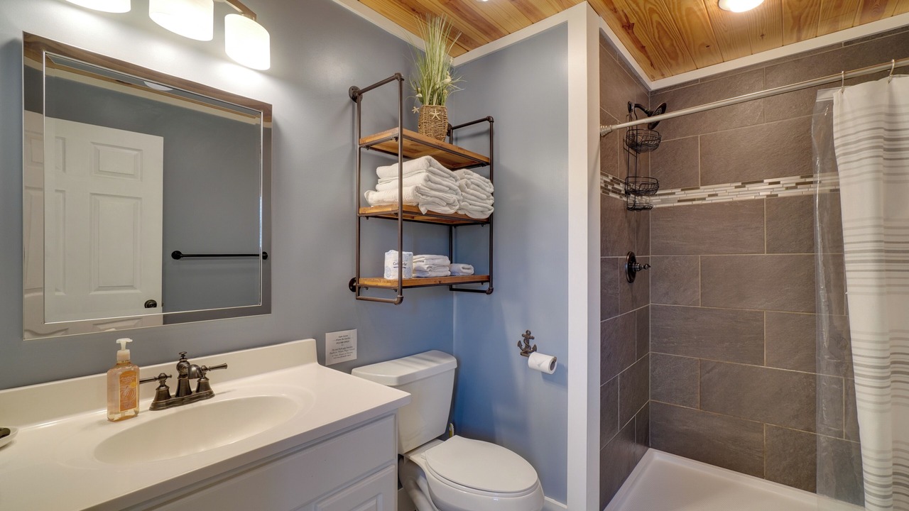 Photo of Bathroom in Byrdstown