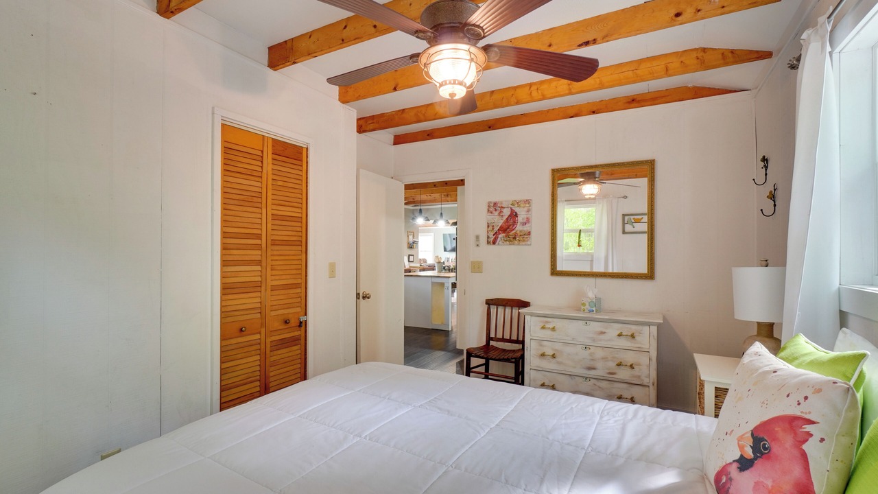 Photo of Bedroom in Byrdstown