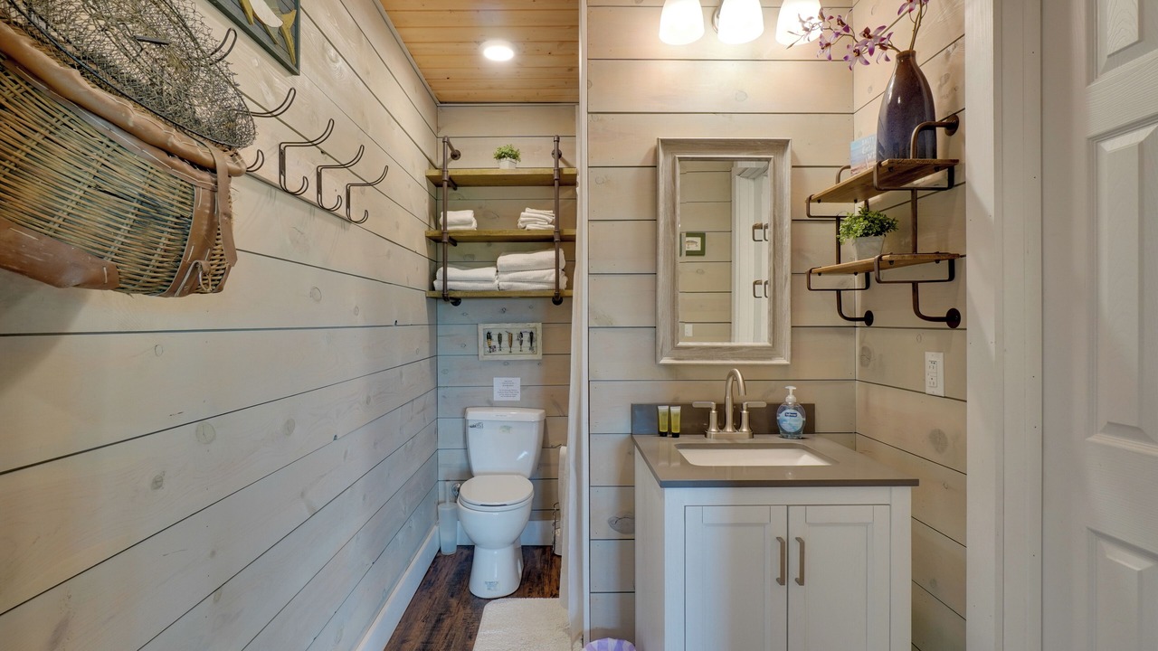 Photo of Bathroom in Byrdstown