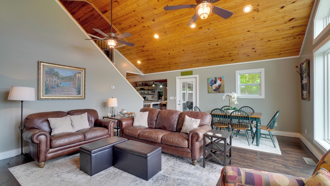 Photo of Livingroom in Byrdstown