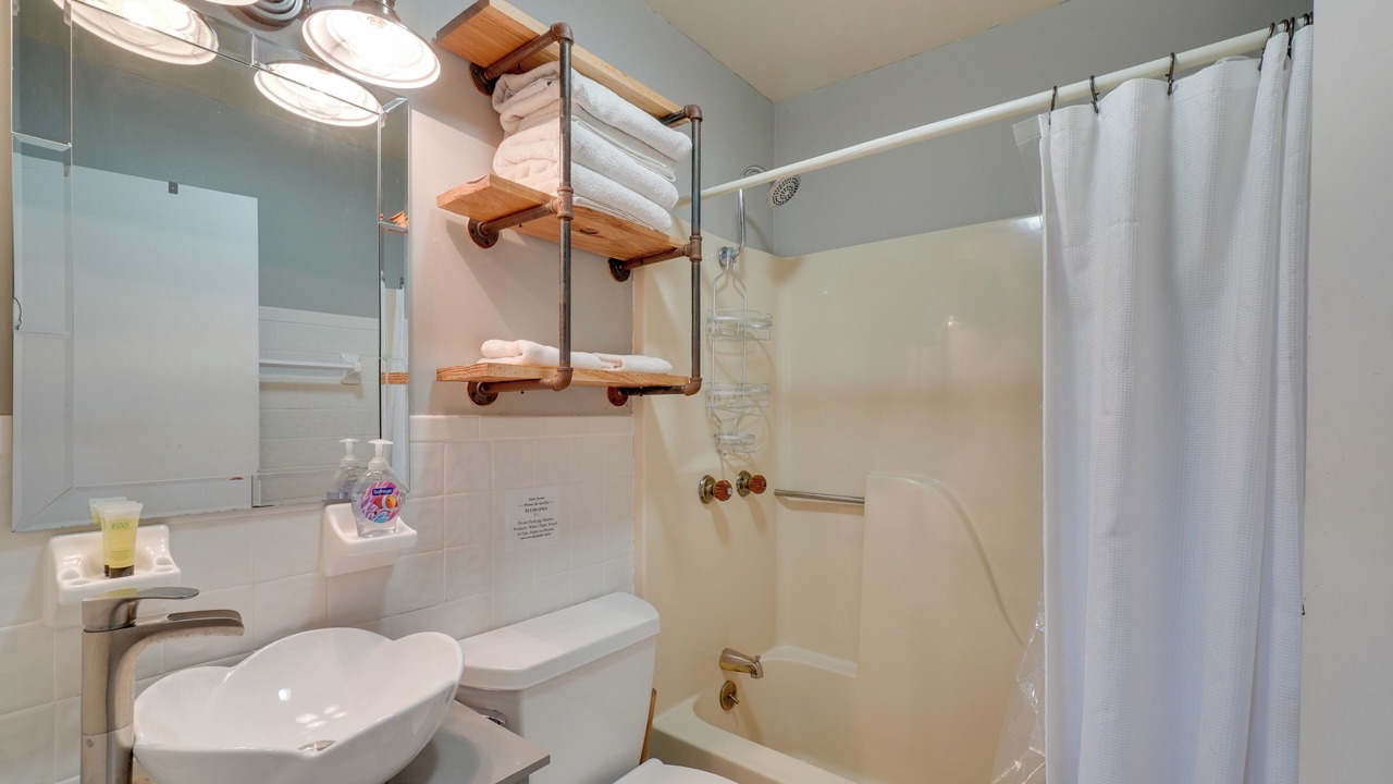 Photo of Bathroom in Byrdstown