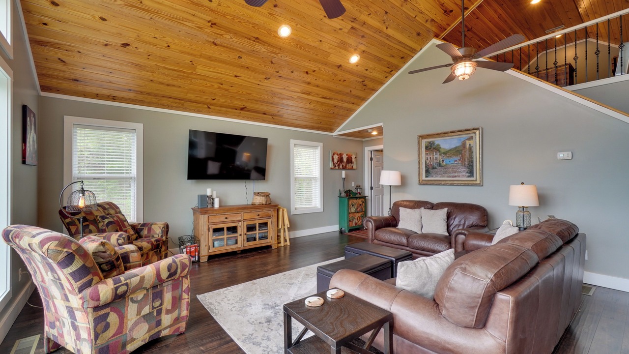 Photo of Livingroom in Byrdstown