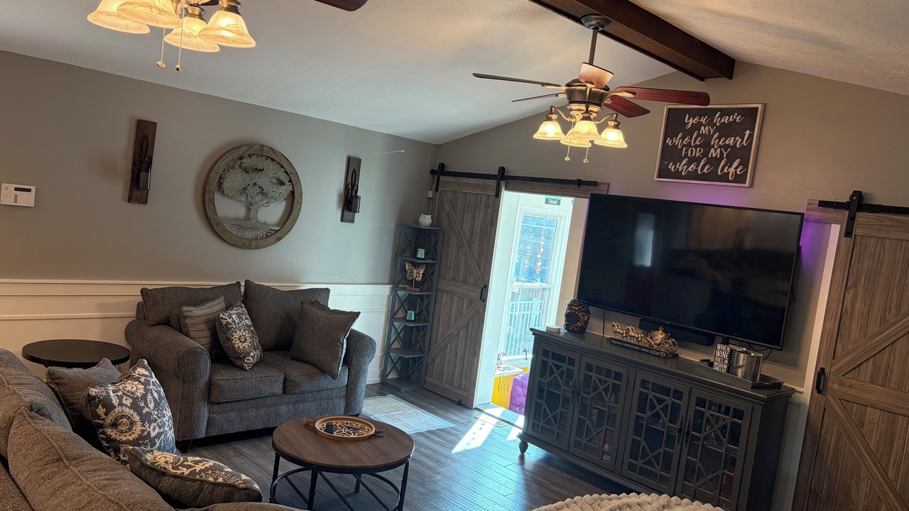 Photo of Livingroom in Hillview