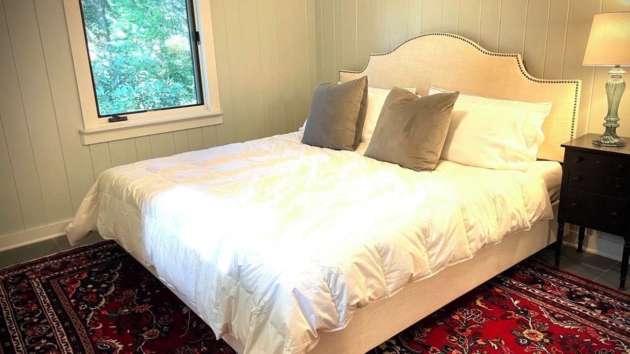 Photo of Bedroom in Lake Sequoyah