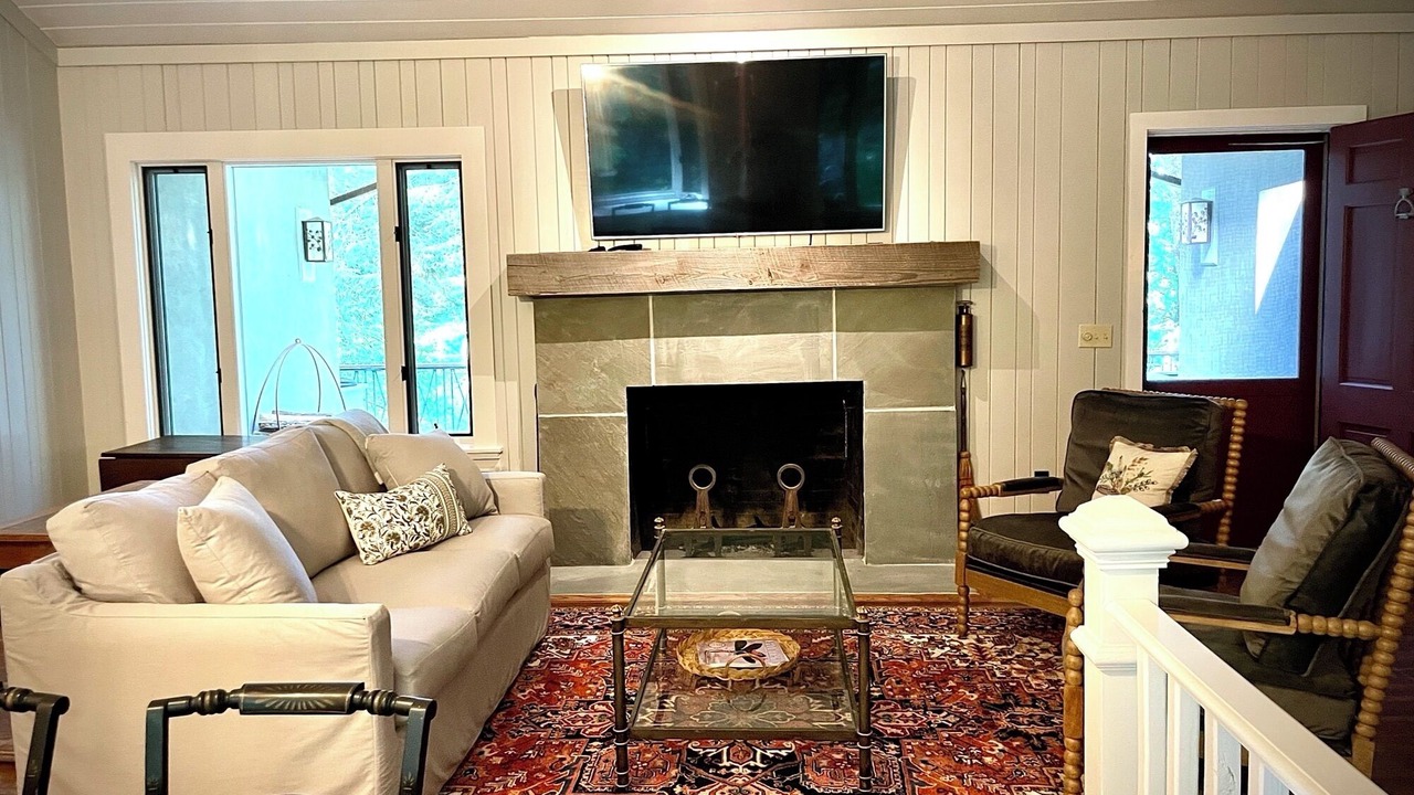 Photo of Livingroom in Lake Sequoyah