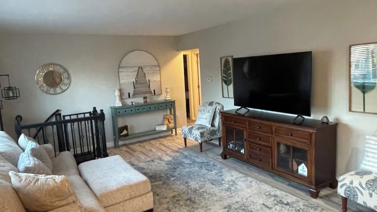 Photo of Livingroom in Bayview