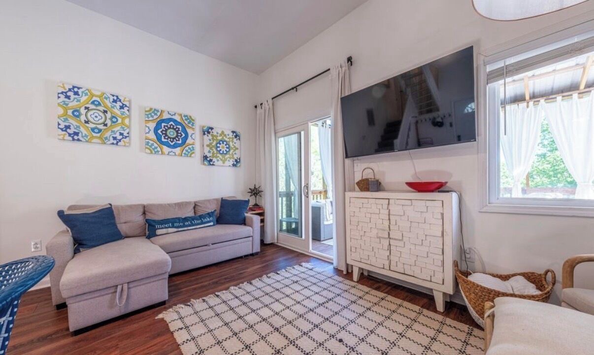 Photo of Livingroom in Falls of Rough