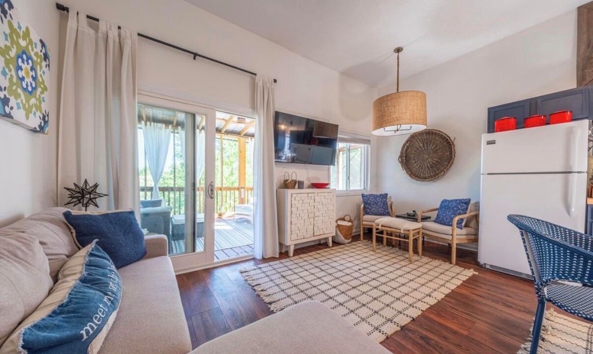 Photo of Livingroom in Falls of Rough