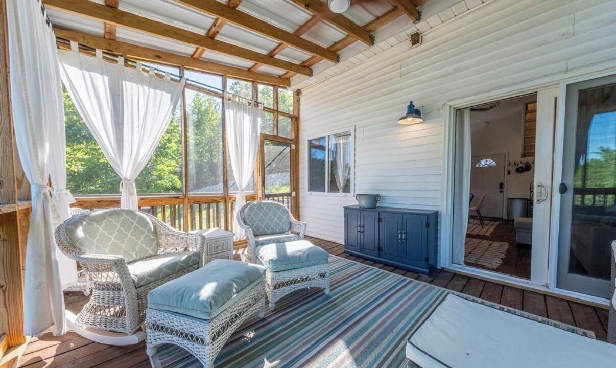 Photo of Livingroom in Falls of Rough