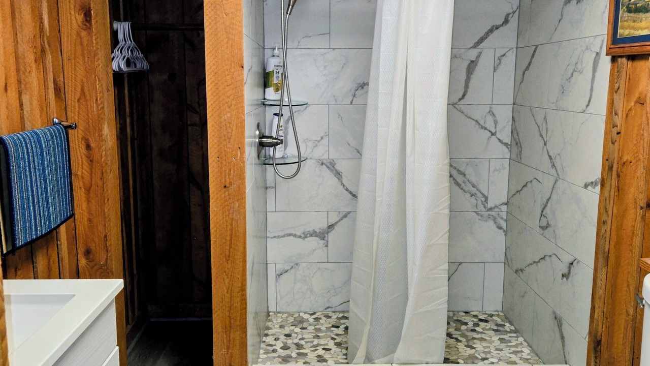 Photo of Bathroom in Dugspur