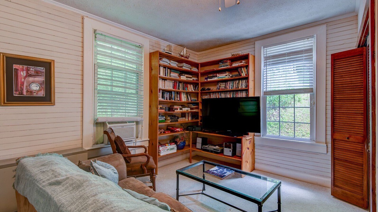 Photo of Livingroom in Todd