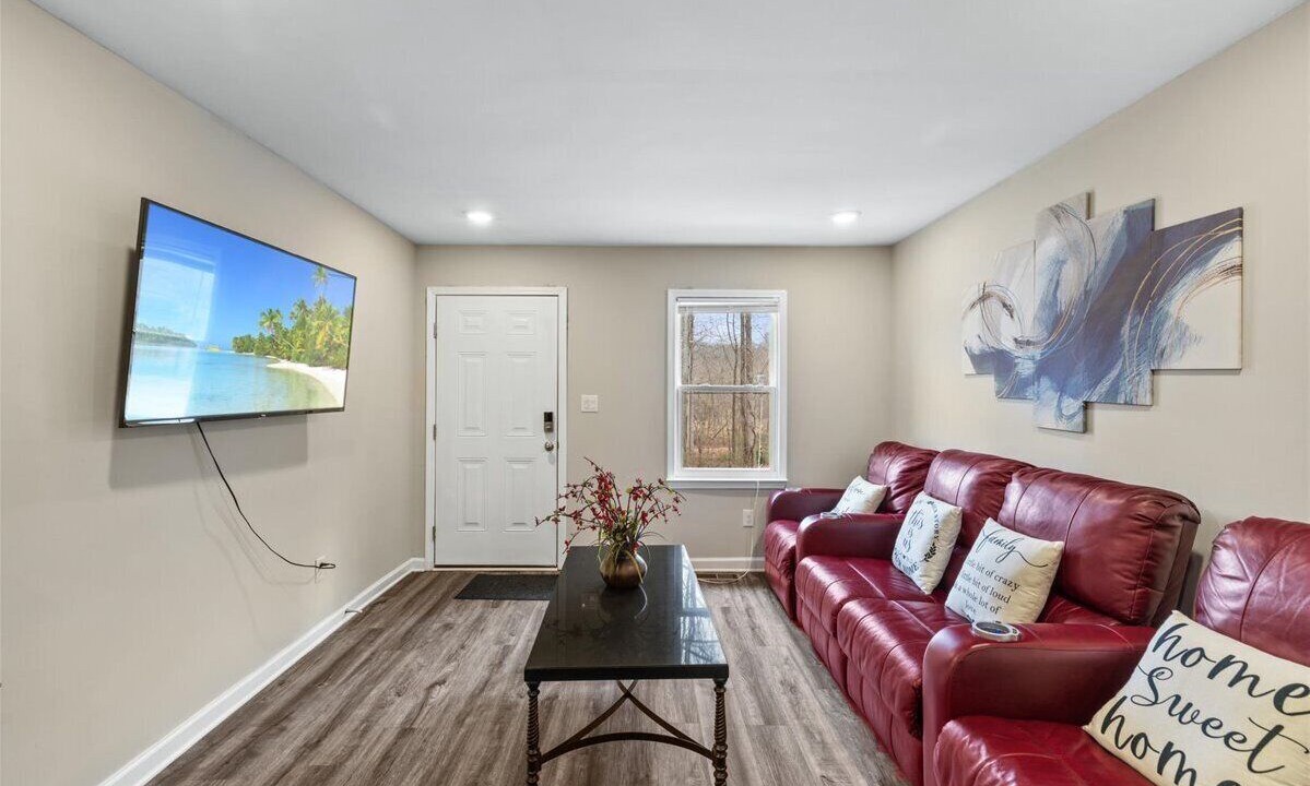 Photo of Livingroom in Roxboro