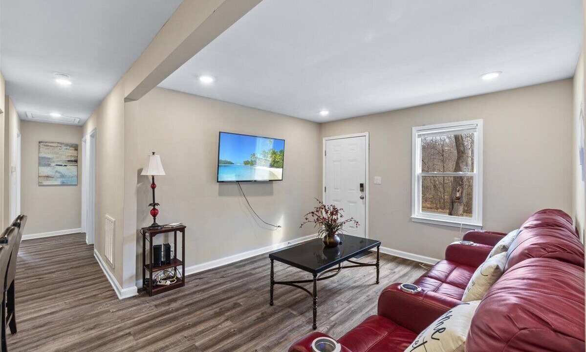 Photo of Livingroom in Roxboro