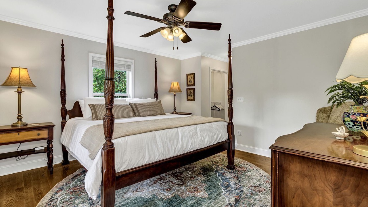 Photo of Bedroom in Barnardsville
