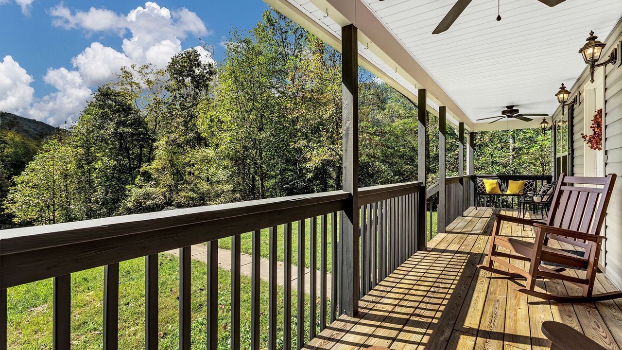 Photo of Patio Balcony in Barnardsville