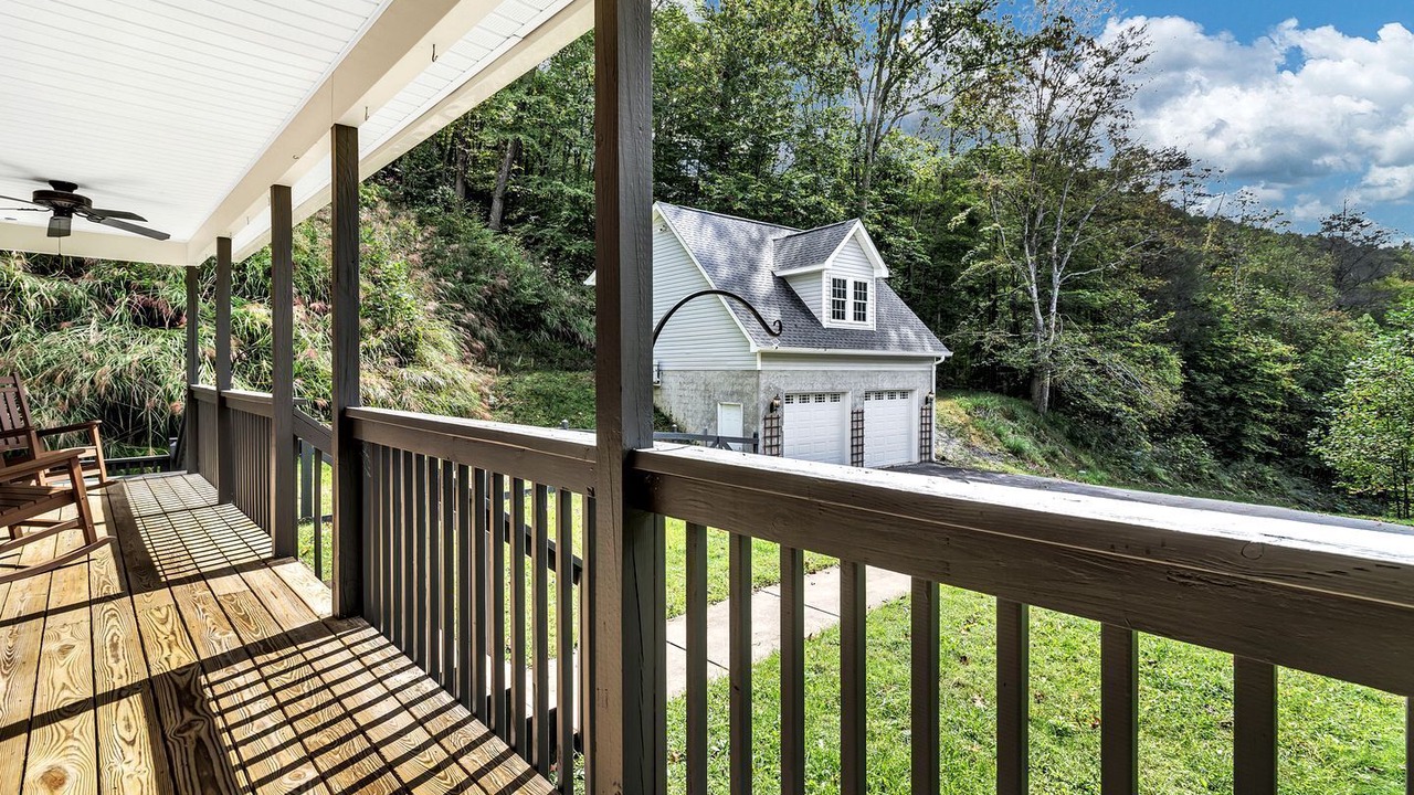 Photo of Patio Balcony in Barnardsville