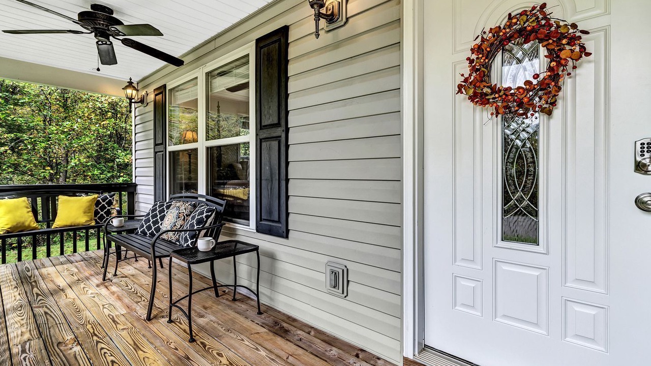 Photo of Patio Balcony in Barnardsville