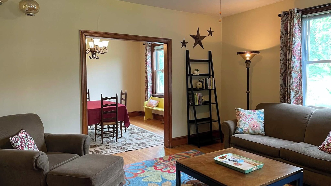 Photo of Livingroom in Cloverdale