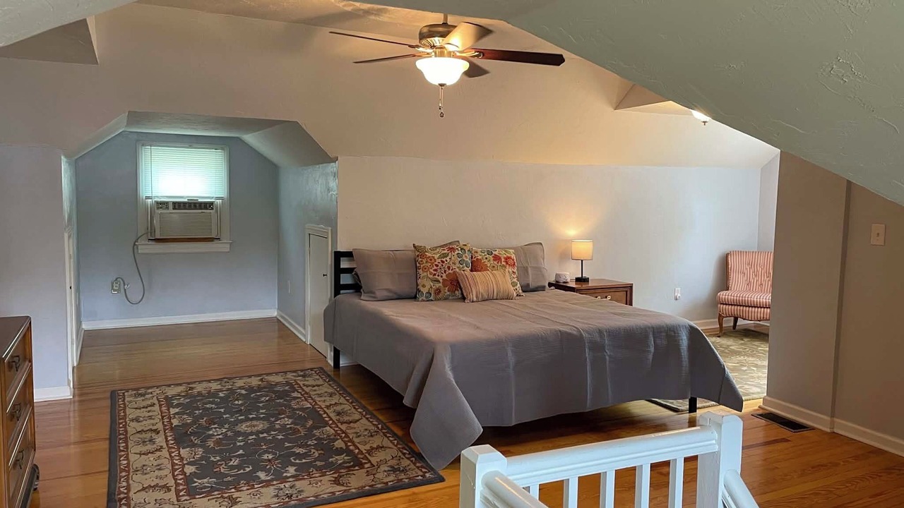 Photo of Bedroom in Cloverdale