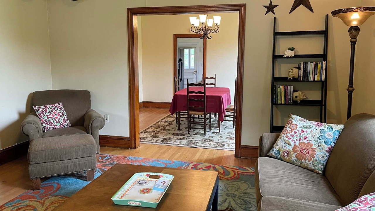 Photo of Livingroom in Cloverdale
