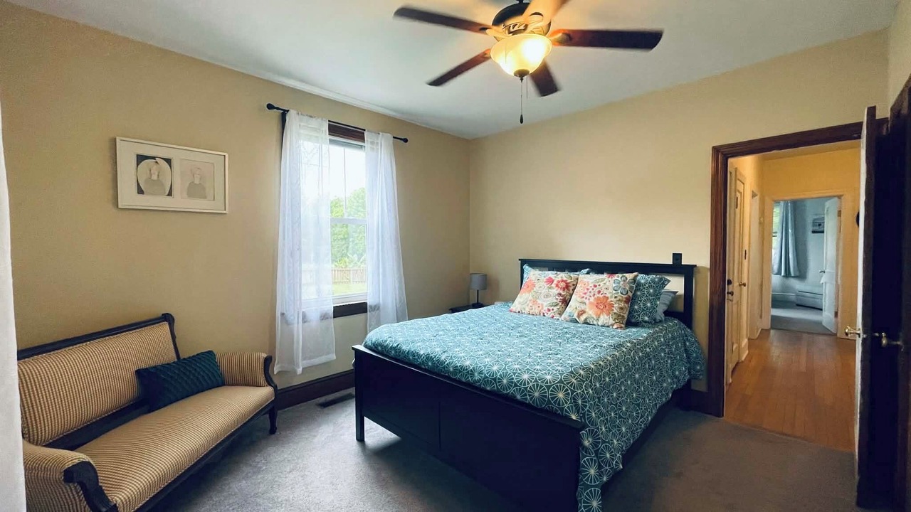 Photo of Bedroom in Cloverdale