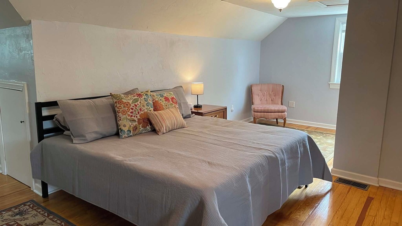 Photo of Bedroom in Cloverdale