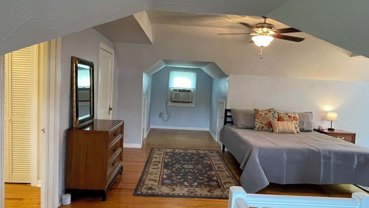 Photo of Bedroom in Cloverdale