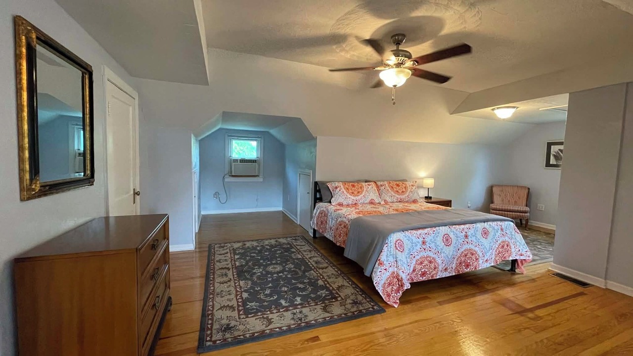 Photo of Bedroom in Cloverdale