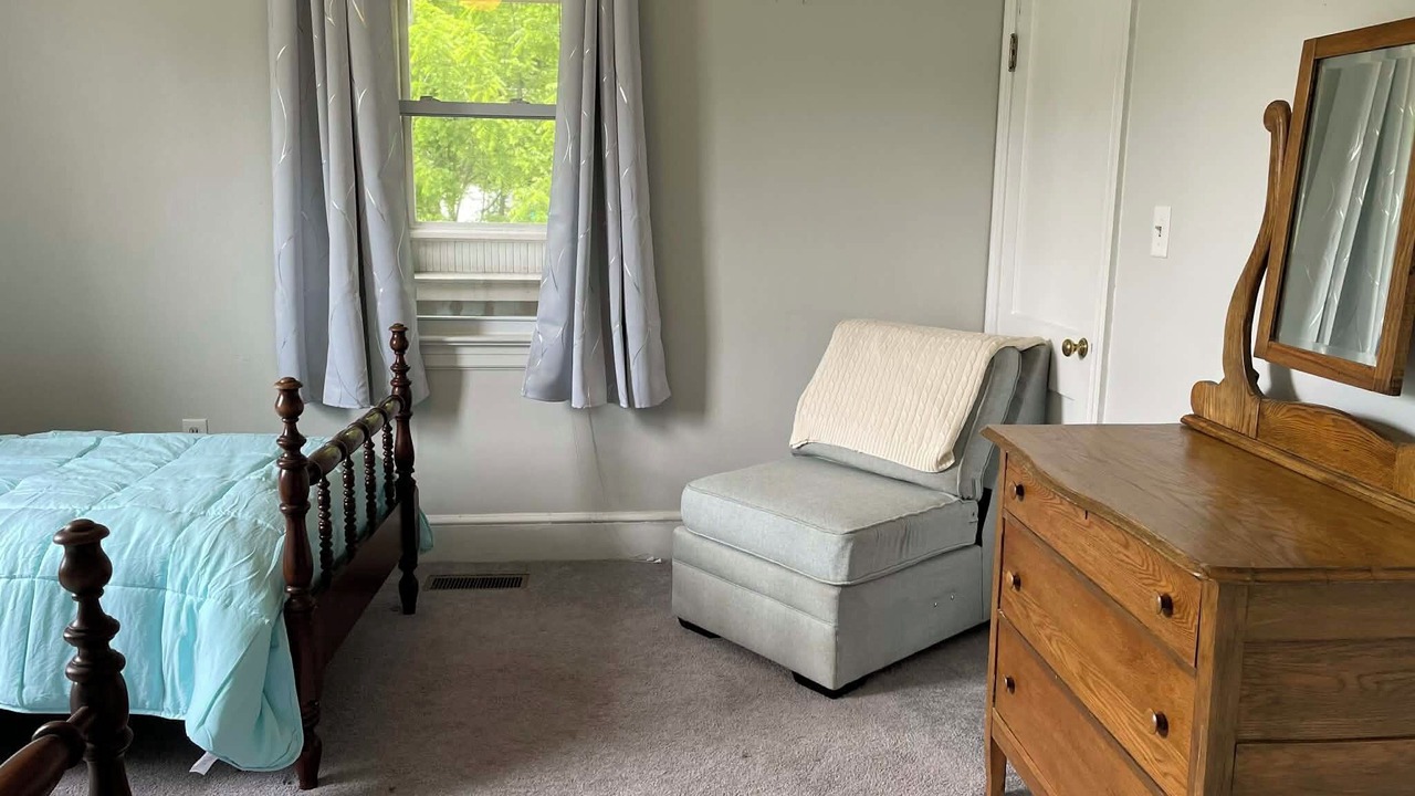 Photo of Bedroom in Cloverdale