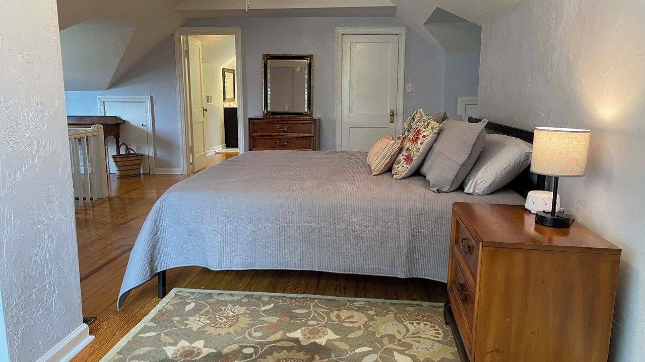 Photo of Bedroom in Cloverdale
