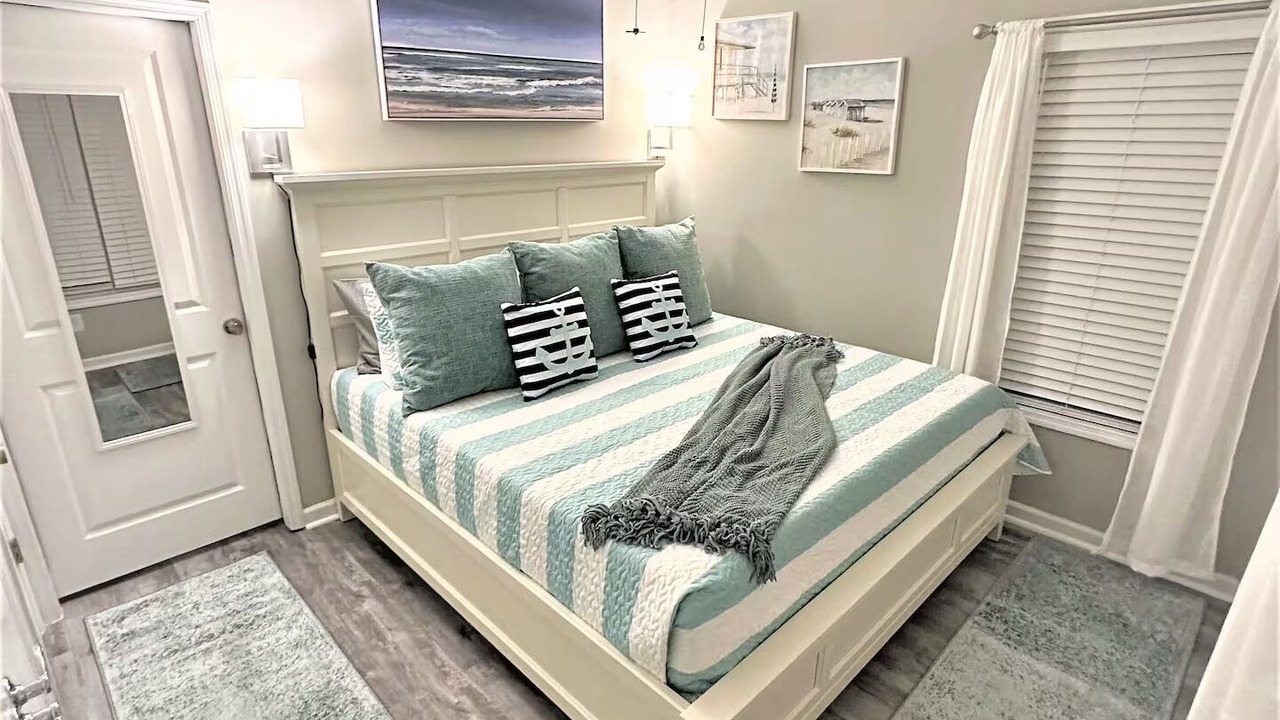Photo of Bedroom in McCutcheon Field