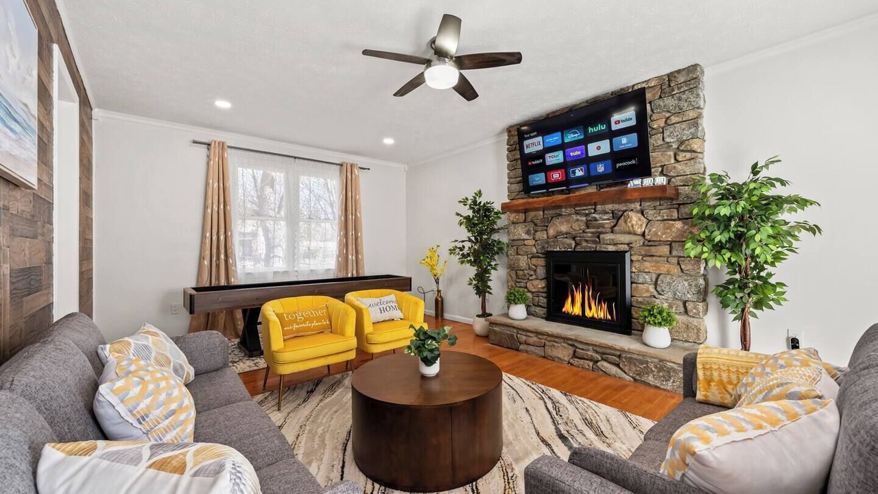 Photo of Livingroom in Royal Pines