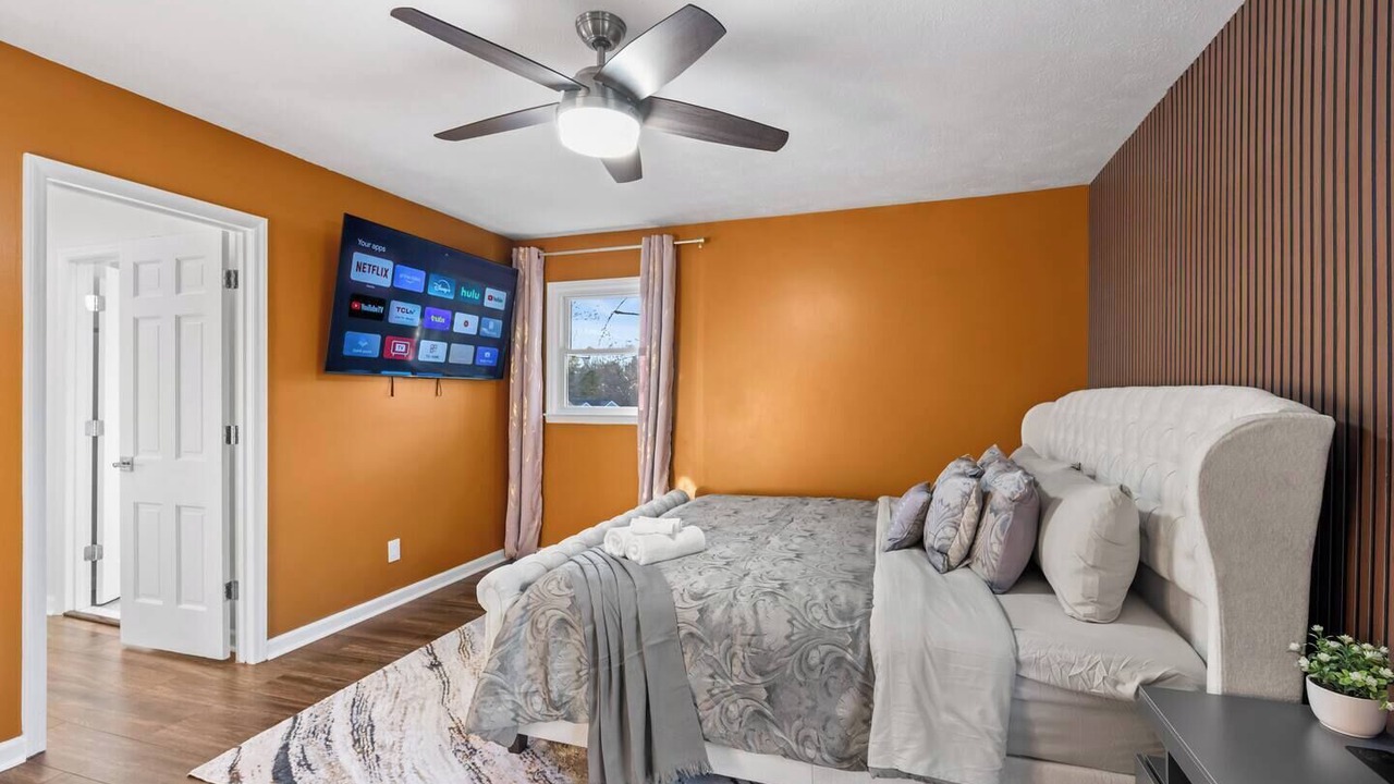 Photo of Bedroom in Royal Pines