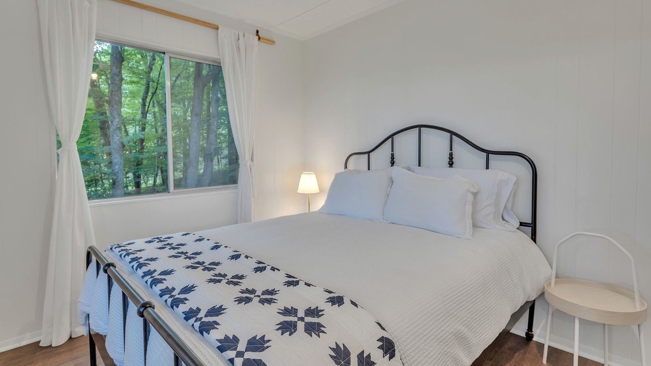 Photo of Bedroom in Walker-In-the-Hills