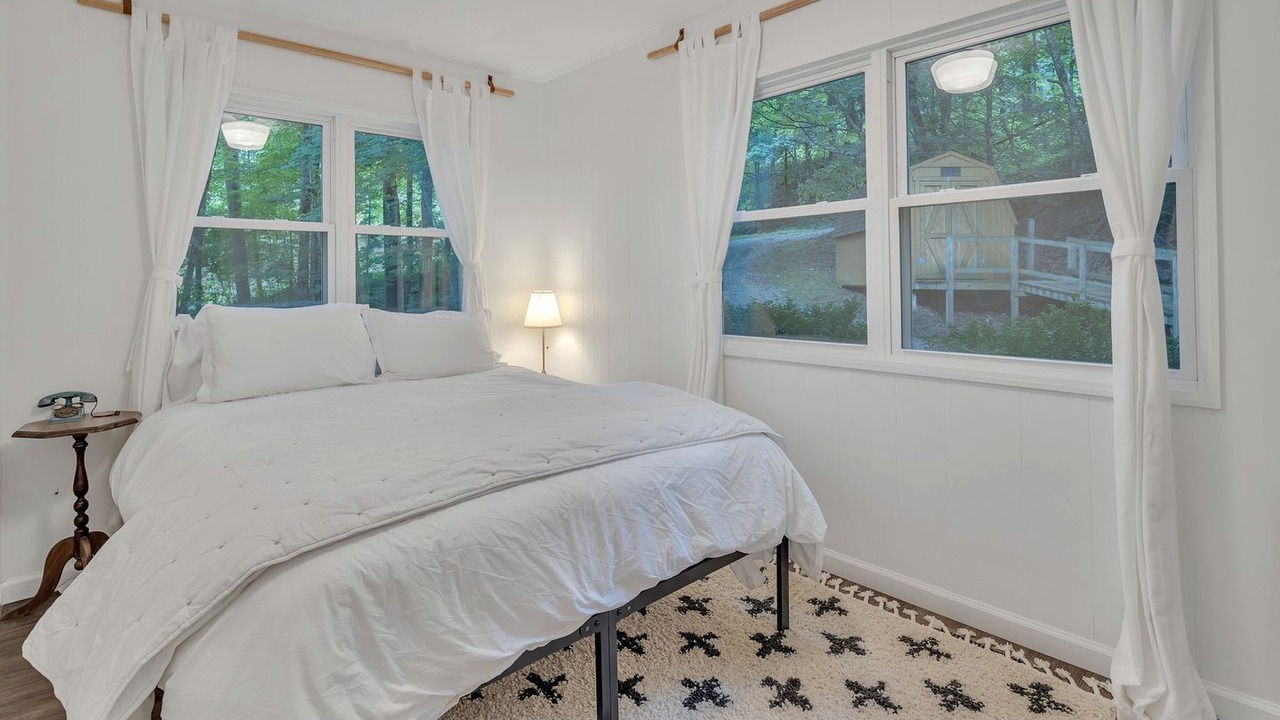 Photo of Bedroom in Walker-In-the-Hills