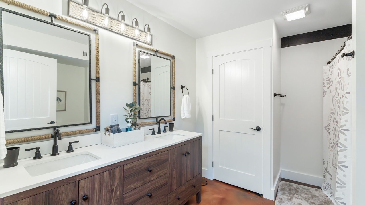 Photo of Bathroom in La Follette