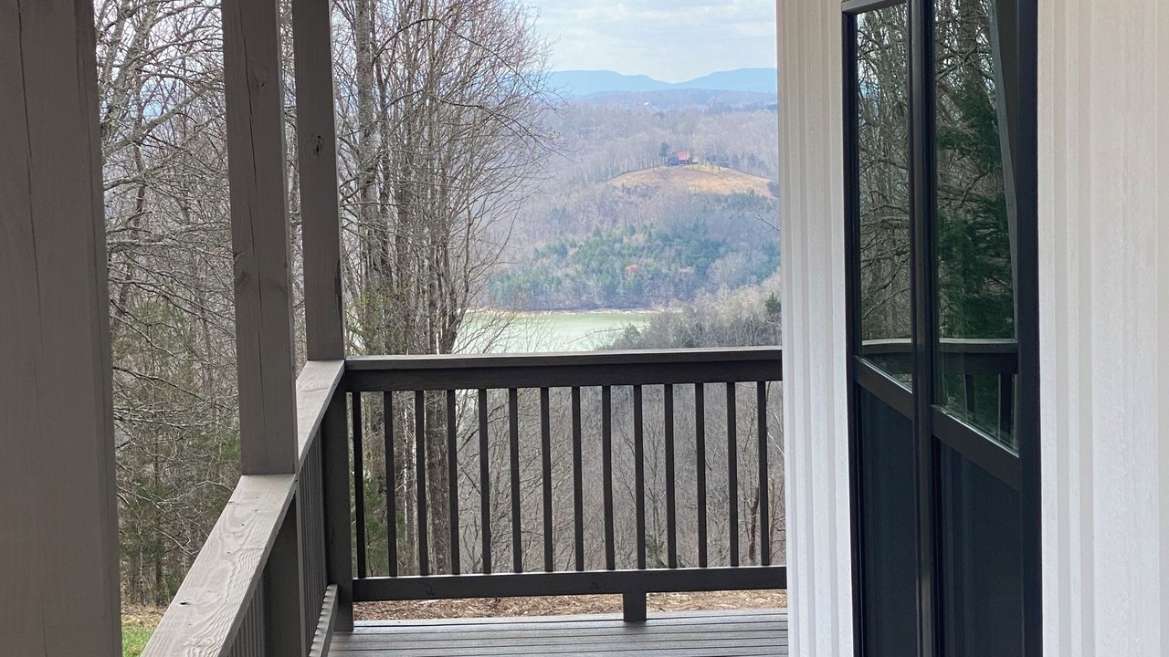 Photo of Patio Balcony in Byrdstown