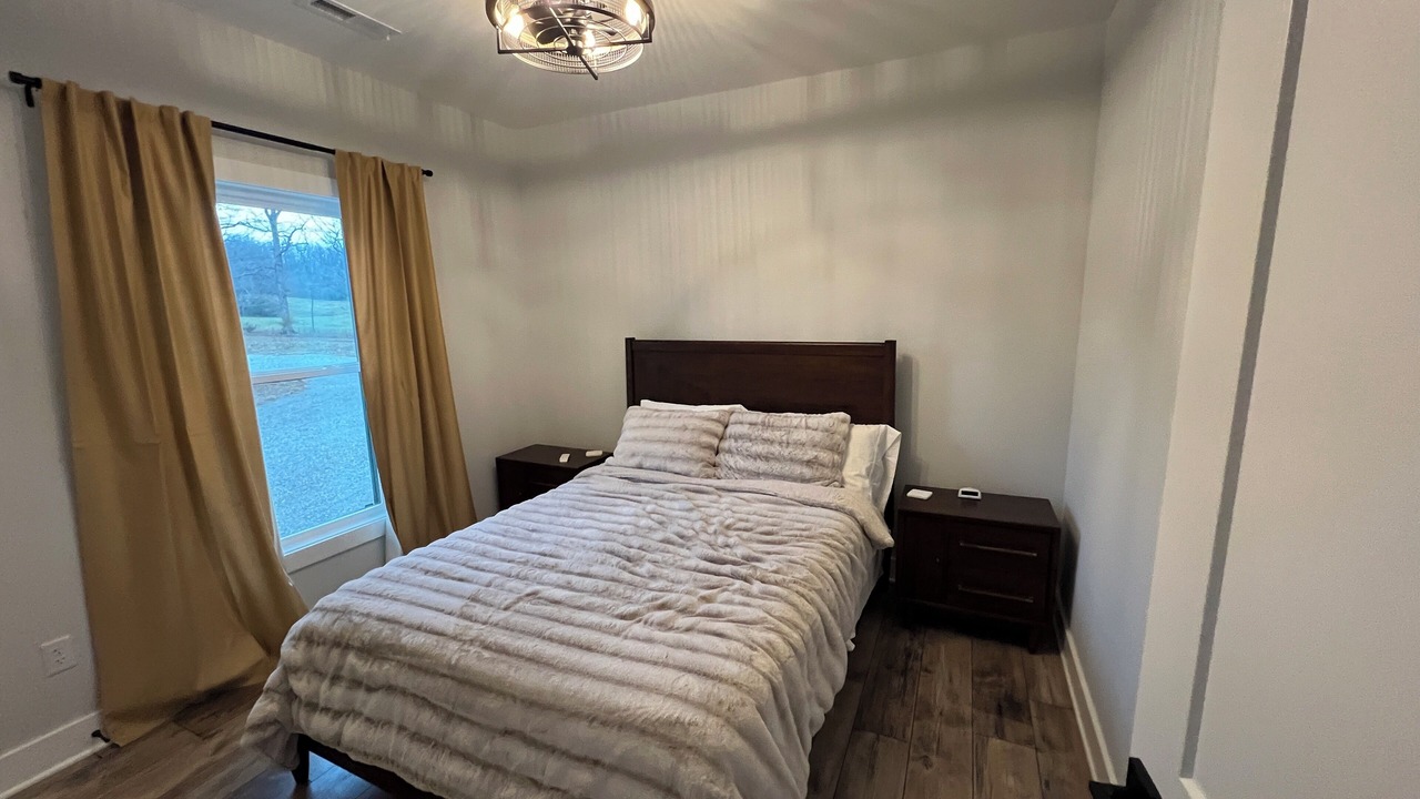 Photo of Bedroom in Byrdstown