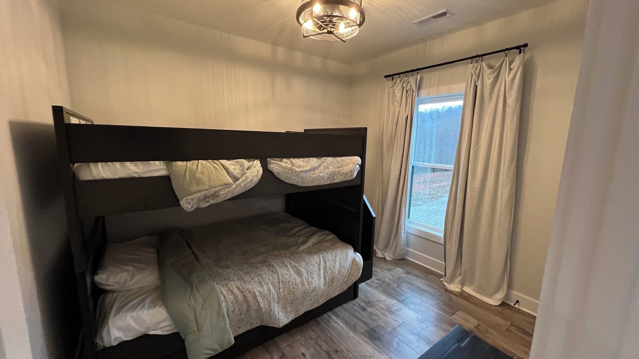 Photo of Bedroom in Byrdstown