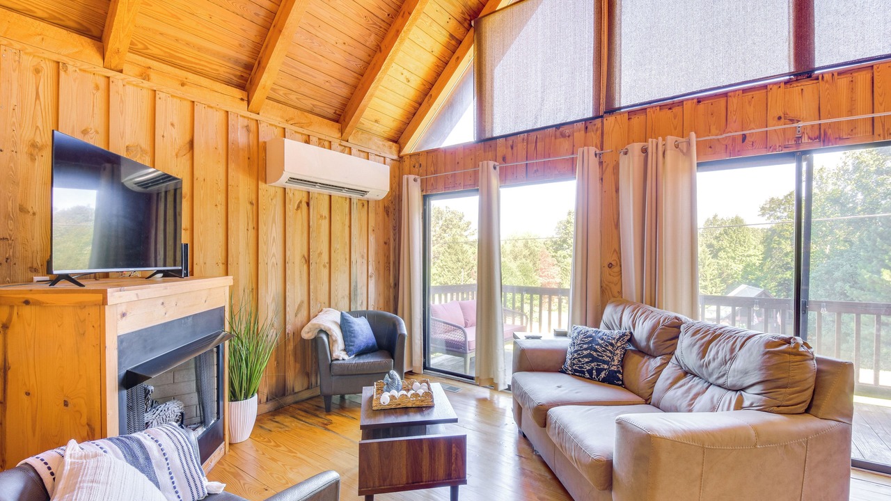 Photo of Livingroom in Six Mile