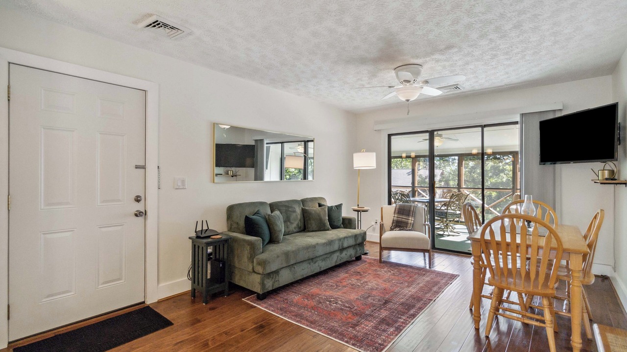 Photo of Livingroom in Bronston