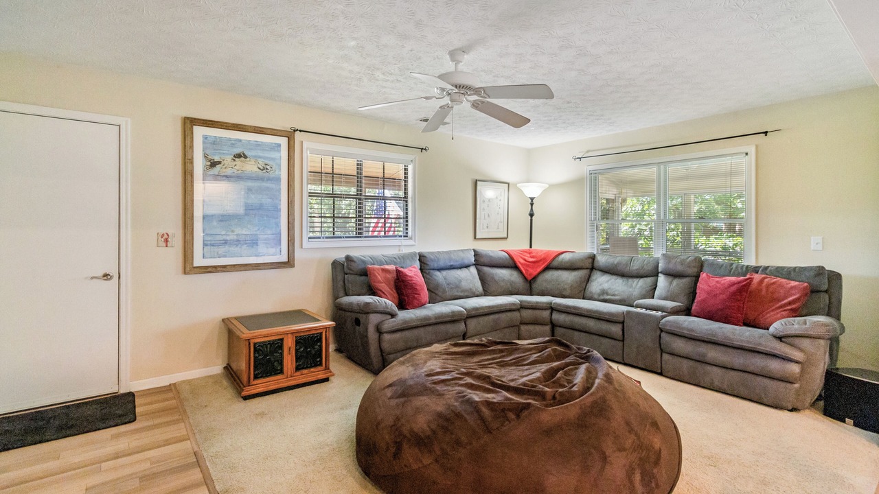 Photo of Livingroom in Bronston