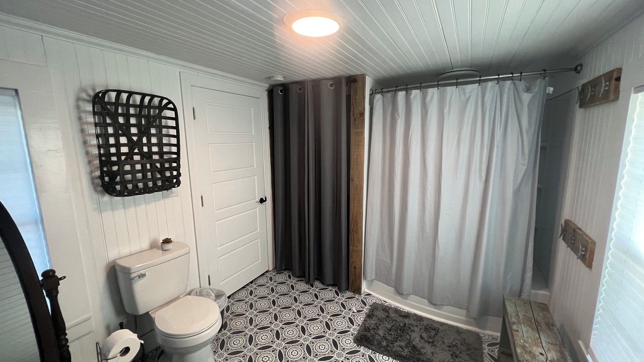 Photo of Bathroom in Harkers Island