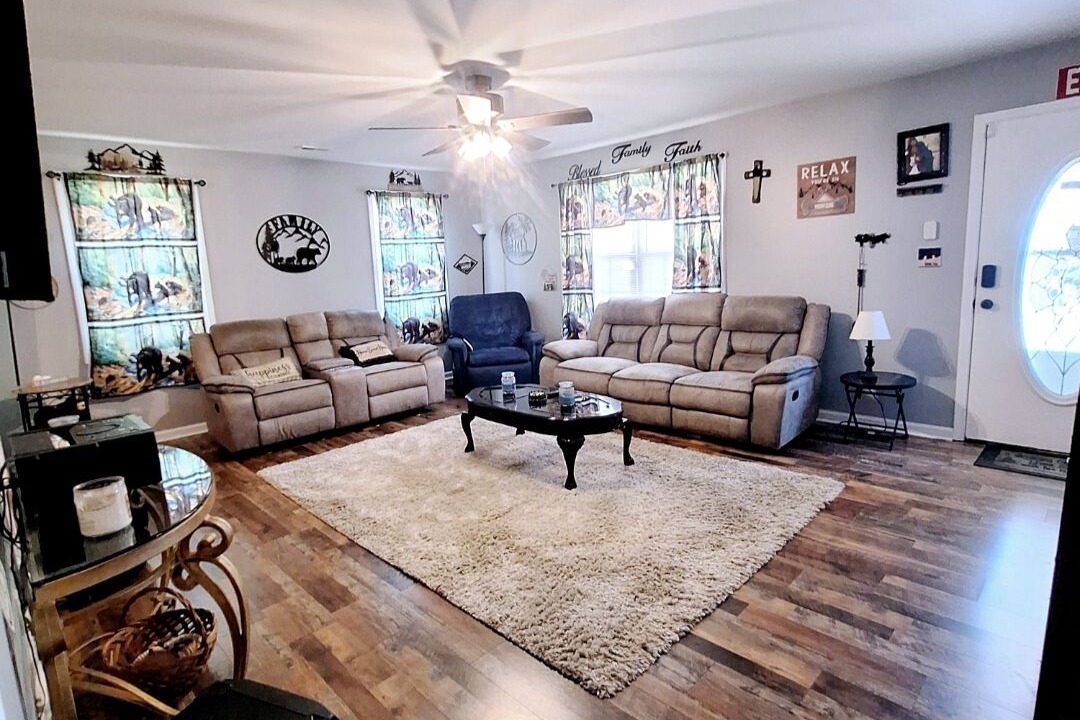 Photo of Livingroom in La Follette
